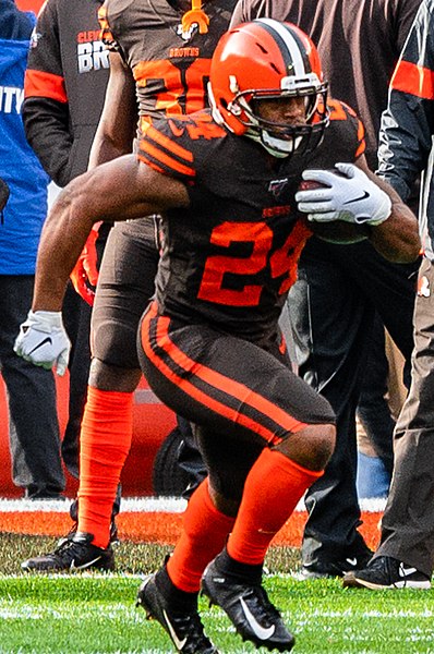 Should the Browns trade Nick Chubb?